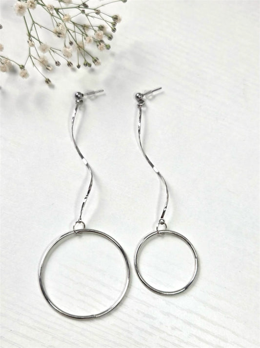 Asymmetry of Grace – Mismatched Earrings